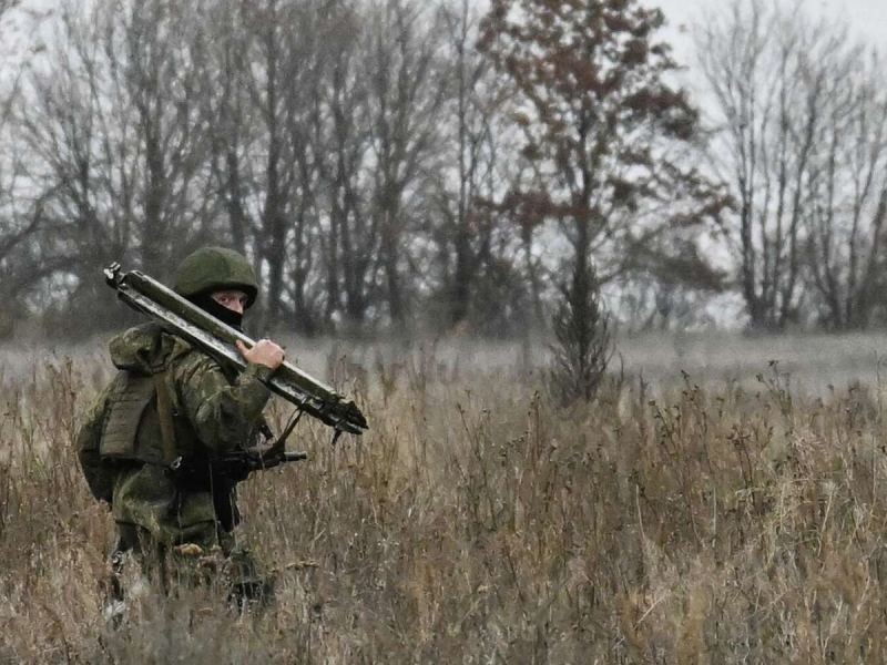 Дрон снял на видео рукопашную схватку штурмовика ВС РФ с боевиком ВСУ