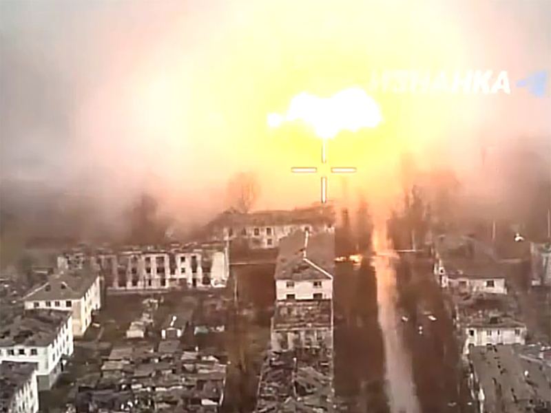 Эпичный взрыв гостиницы с боевиками ВСУ в ДНР попал на видео