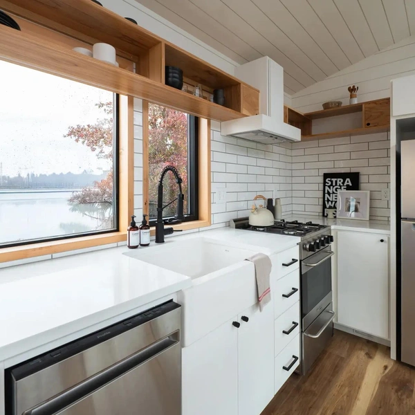 Если выпало в Империи родиться: оцените просторный дом-прицеп для жизни у моря