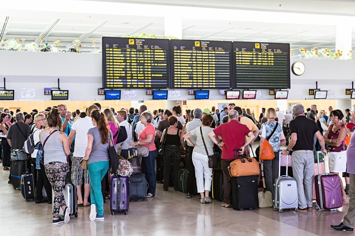 «Иисус на телетрапе»: пассажиры обсуждают хитрый способ не стоять в очереди на посадку