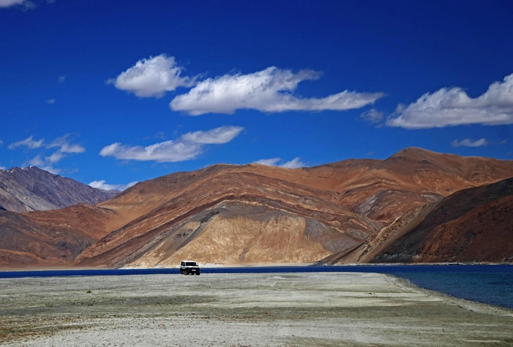 Индия готовится к возможной войне с Китаем. Пекин тоже укрепляет свои базы на озере Пангонг-Цо