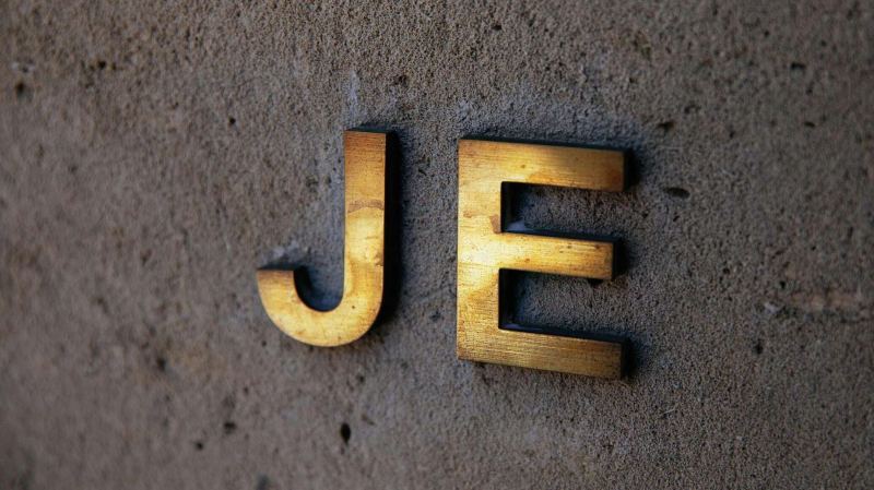 Клинтон в платье и 254 массажистки: Минюст США показал файлы из дела Эпштейна