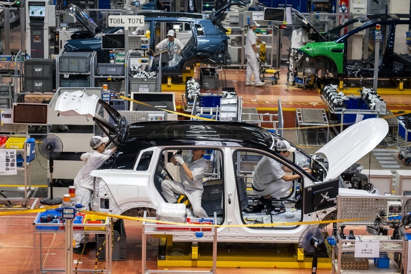 Мантуров назвал сроки перезапуска оставленных в России иностранцами автозаводов