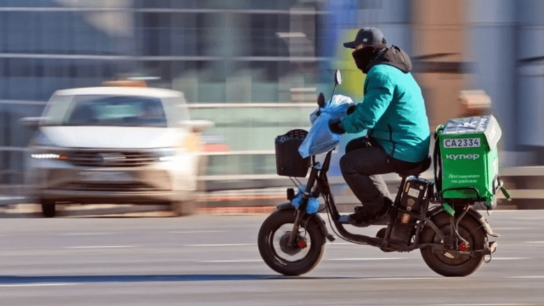 Миллионеры на мопедах: как курьеры стали завидной профессией