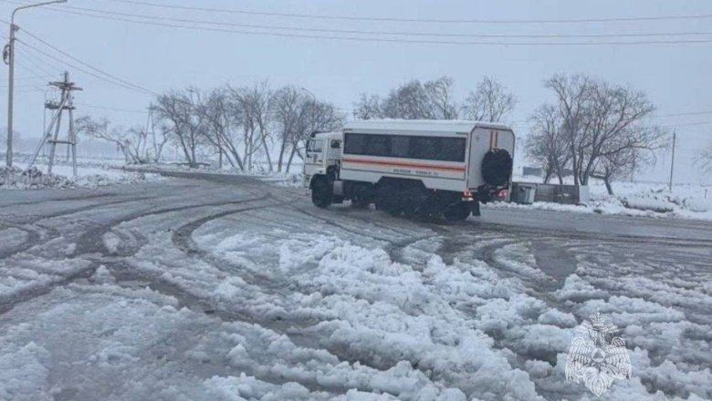 На Камчатке снежный буран парализовал транспорт и оставил посёлки без света