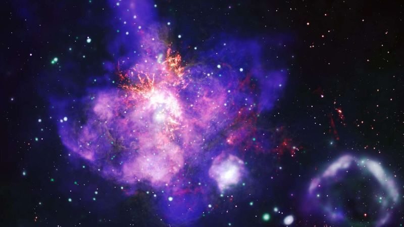 Огненная птица, вулкан на Марсе и корабль пришельцев: космические фото 2025-го