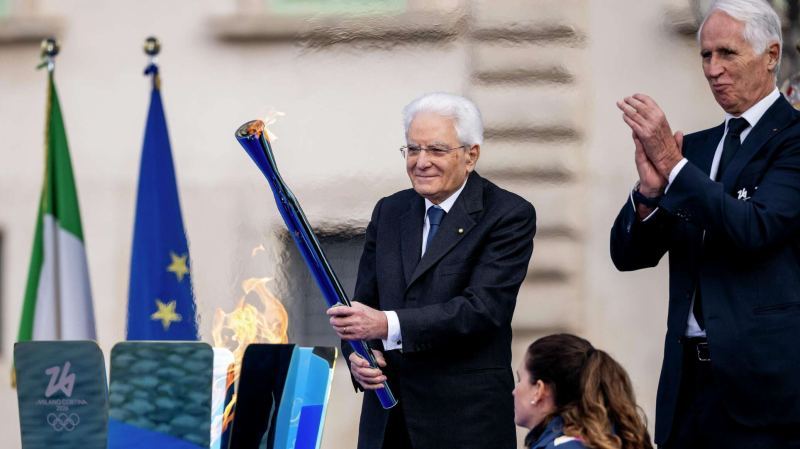 Огонь зимней Олимпиады зажгли у президентского дворца в Риме