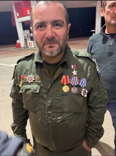 «Ослепил блеск геройских звезд»: «ряженые» лжегерои России попали на фото, вызвав скандал