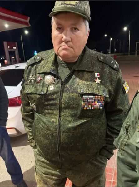 «Ослепил блеск геройских звезд»: «ряженые» лжегерои России попали на фото, вызвав скандал