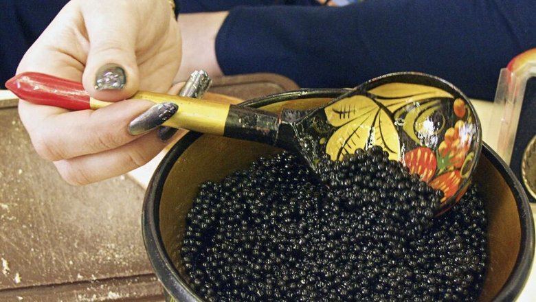 Подсчитана цена бутерброда с черной икрой в России