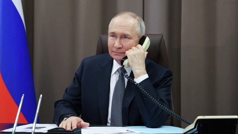 Путин провел телефонный разговор с Рахмоном