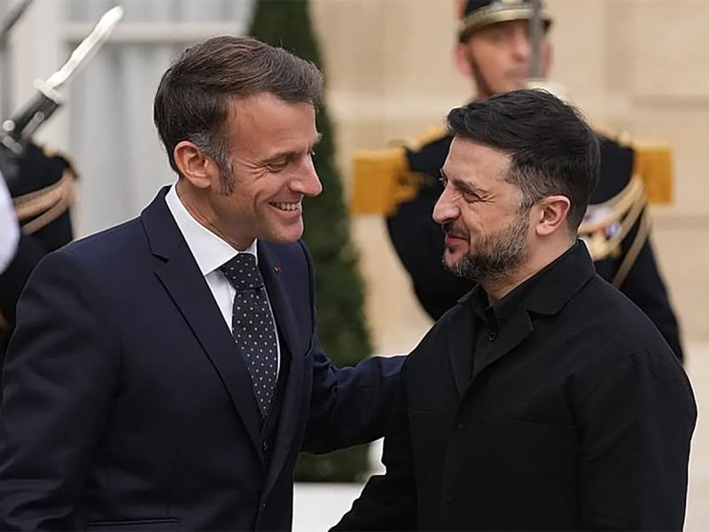 Spiegel: Макрон и Мерц предупредили Зеленского о предательстве США