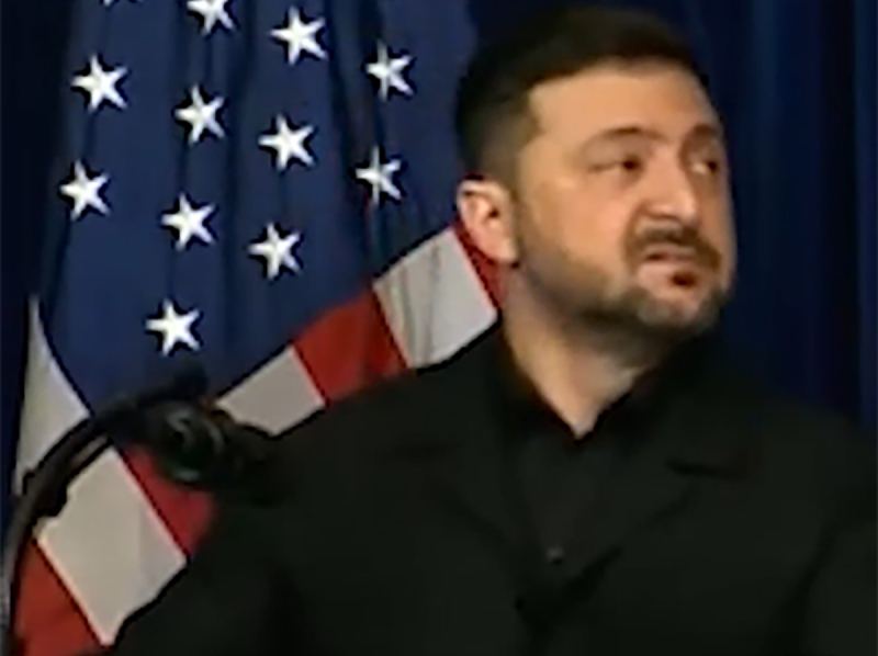 Странное поведение Зеленского на встрече с Трампом попало на видео