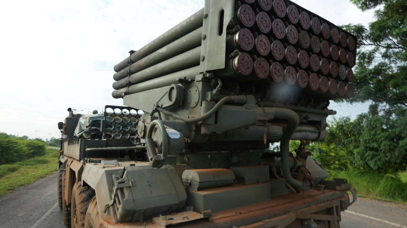 Таиланд стягивает войска и технику к границе с Камбоджей