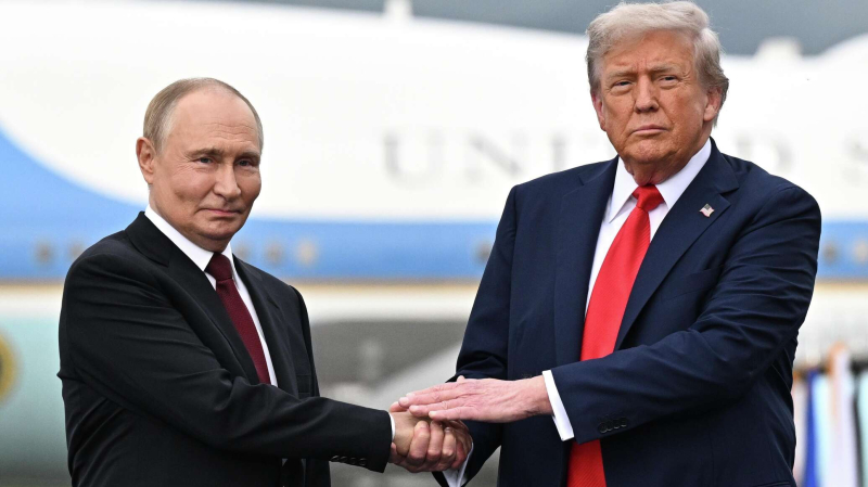 Ушаков: РФ и США работают не над перемирием, а над долгосрочным миром на Украине