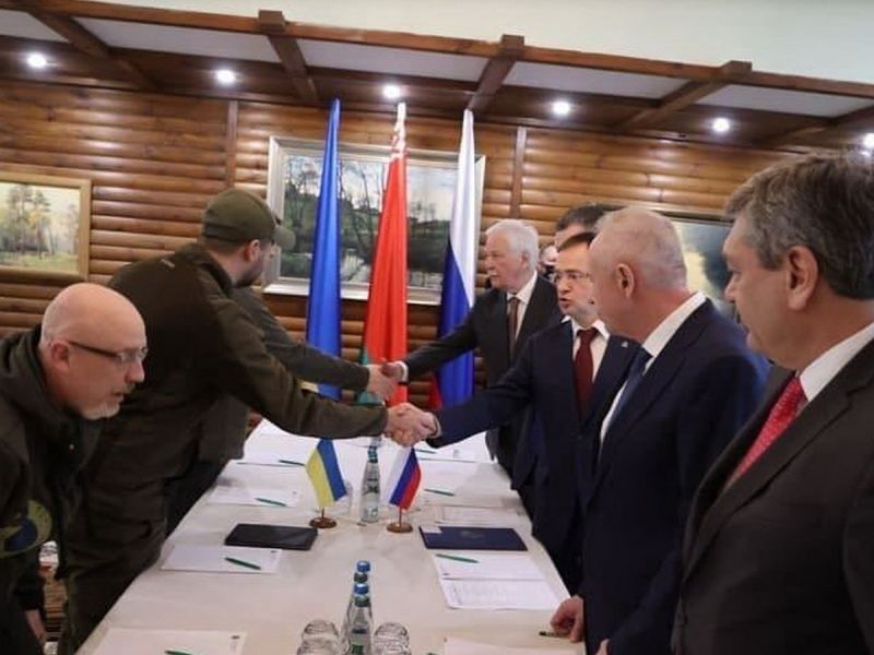 WSJ назвала пять ключевых препятствий для мира между Россией и Украиной