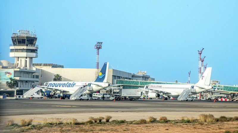 Застрявшие в аэропорту белорусы и россияне покинули Тунис