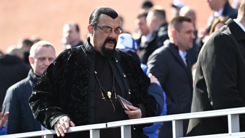 Стивен Сигал, который продает особняк на Рублевке