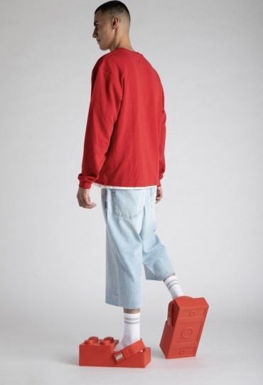 Crocs выпустили сабо в виде гигантских кубиков Lego