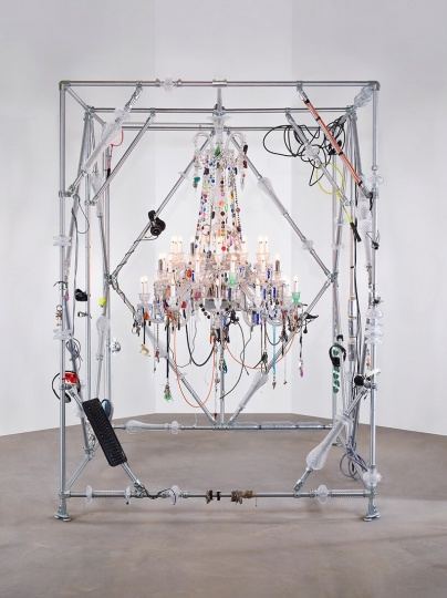 Гарри Нуриев переосмыслил люстру Baccarat