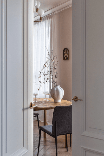 Карнизы для штор-2026: обзор видов, тренды и идеи для разных стилей (85 фото)