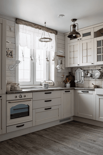 Карнизы для штор-2026: обзор видов, тренды и идеи для разных стилей (85 фото)