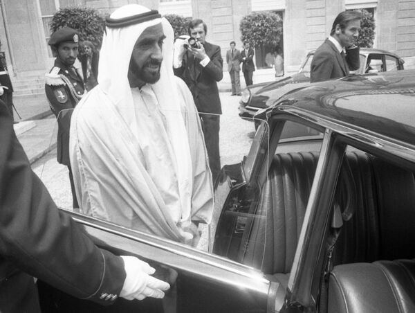 Президент Объединенных Арабских Эмиратов шейх Заид бин Султан Аль Нахайян в Елисейском дворце 4 июля 1975 года во время официального визита во Францию. 
