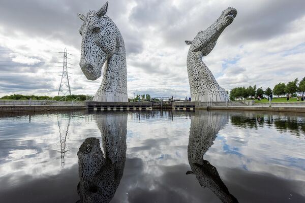 Статуя келпи в шотландском Эдинбурге. Келпи – мифический водяной дух в облике лошади. Согласно шотландским мифам, келпи предлагают людям прокатиться на них, а затем утаскивают на дно.