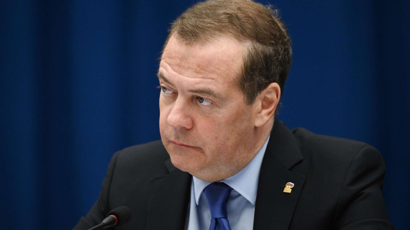 Медведев считает, что Европа "сдаст" Гренландию США