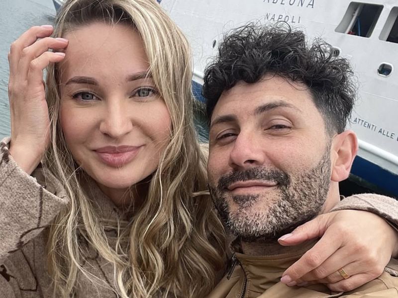 Муж-итальянец умершей после увеличения ягодиц  блогерши обратился к россиянам