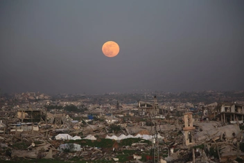 Первое в 2026 году суперлуние произошло на Земле — фотографы поделились завораживающими снимками