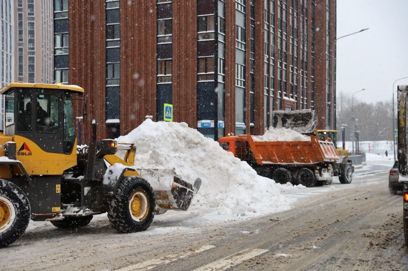 Почти 1 млн кубометров снега убрали в Москве с начала мощного снегопада