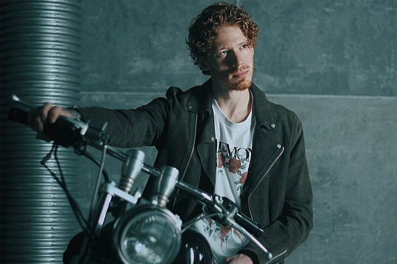 Подачки вместо концертов: зависшие на Западе знаменитости мечтают сбежать обратно в Россию