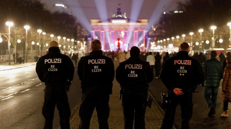 Полиция Берлина призвала власти страны запретить пиротехнику в Германии