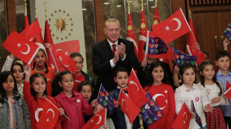 Президент Турции призвал женщин рожать минимум трех детей