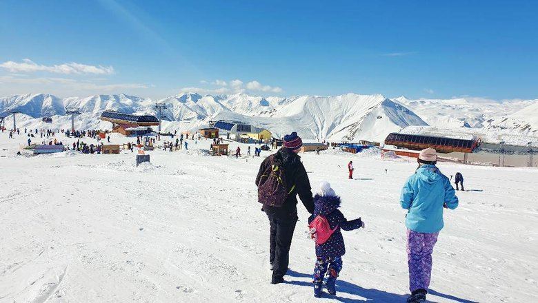 Россиянам назвали пять доступных зимних видов спорта для семейного отдыха