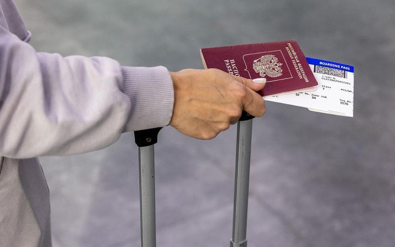 Россияне стали чаще планировать отдых за границей на 23 февраля и 8