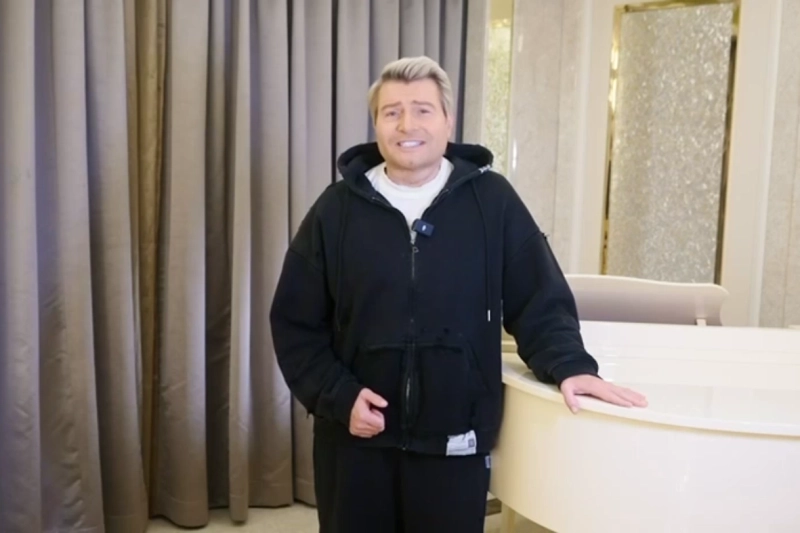 Российские звёзды записали поздравления с Новым годом для бойцов СВО