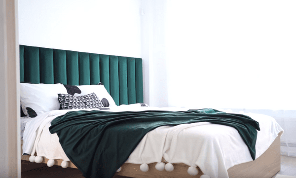 Сделала изголовье для кровати сама: в магазине стоит 100 тысяч рублей, а я потратила всего 4