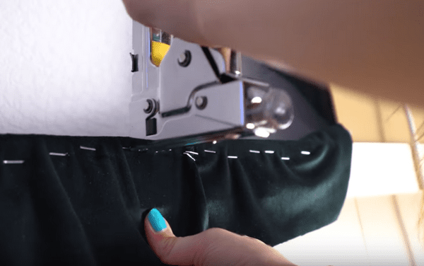 Сделала изголовье для кровати сама: в магазине стоит 100 тысяч рублей, а я потратила всего 4