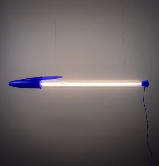 Seletti показал светильник в виде гигантской шариковой ручки