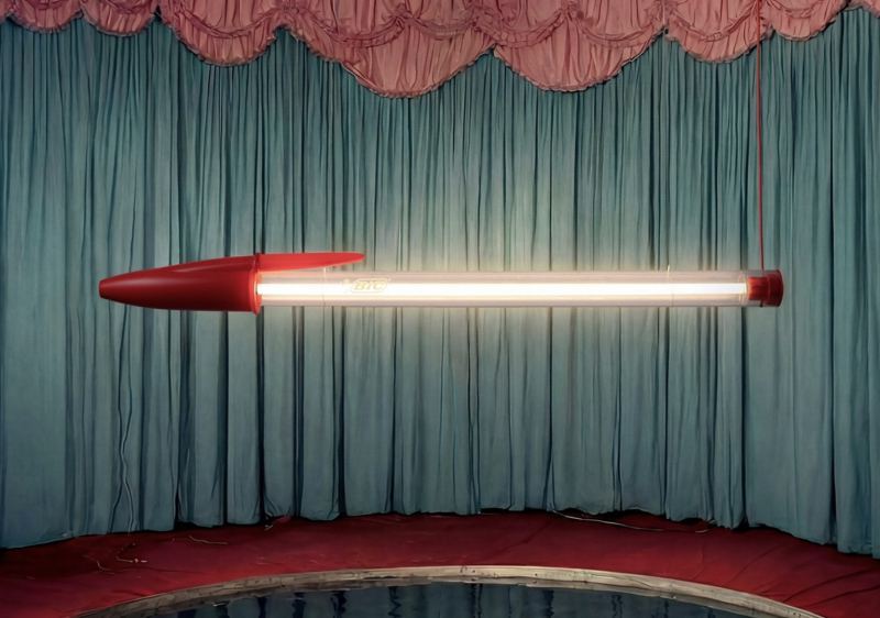 Seletti показал светильник в виде гигантской шариковой ручки