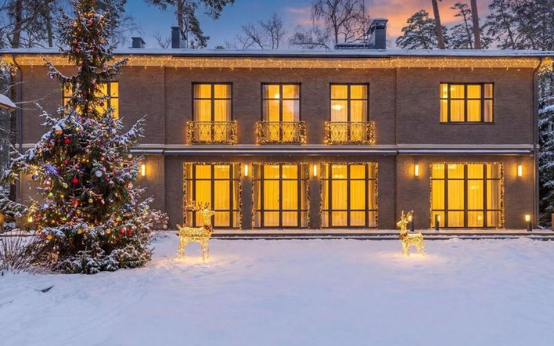 Стивен Сигал выставил на продажу свою элитную резиденцию на Рублевке