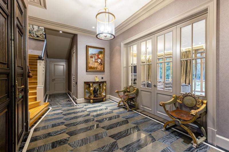 Стивен Сигал выставил на продажу свою элитную резиденцию на Рублевке