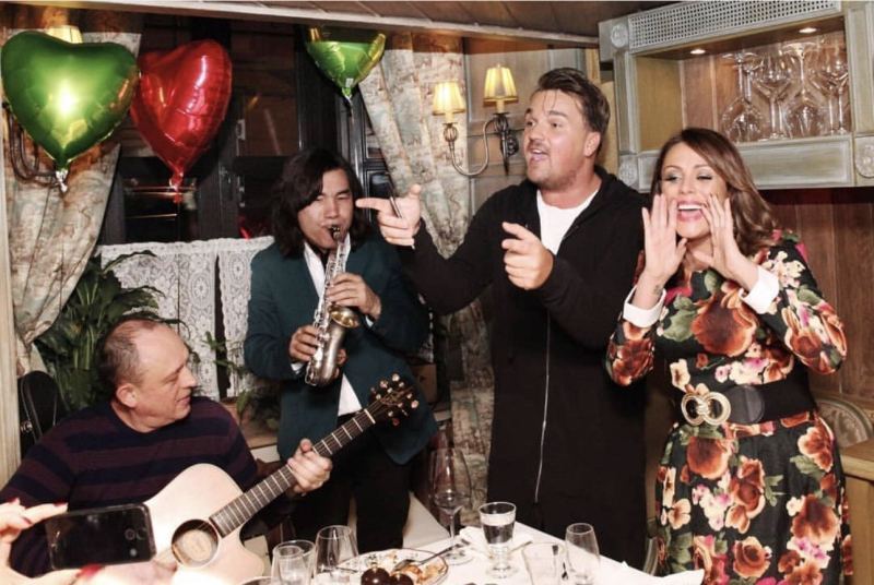 «Талант, щедрость, лёгкость»: родные и друзья Юлии Началовой — о её вокальном даре, обаянии и популярности у бойцов СВО