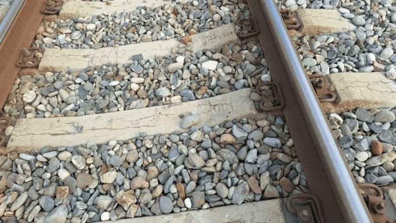 В Иркутской области грузовой поезд насмерть сбил мужчину и двоих детей