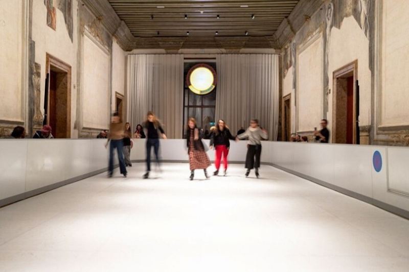 В Венеции установили каток внутри исторического палаццо