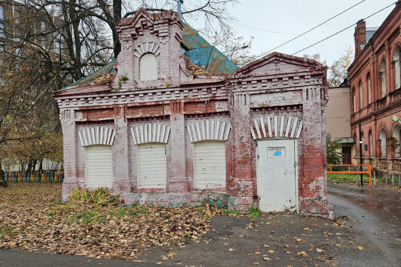 За ₽3,8 млн в Москве выставили на торги сторожку — памятник XIX века