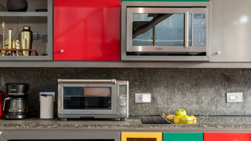 Кухня с предметами интерьера, которые стоит заменить