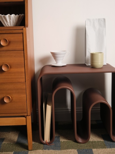 Eburet выпустил свой флагманский табурет в шоколадном оттенке